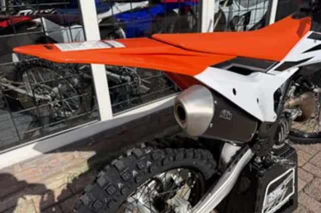KTM 450 SX-F (2024) thumbnail 3