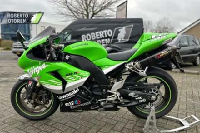 Kawasaki ZX 10R Ninja (2006) thumbnail 1