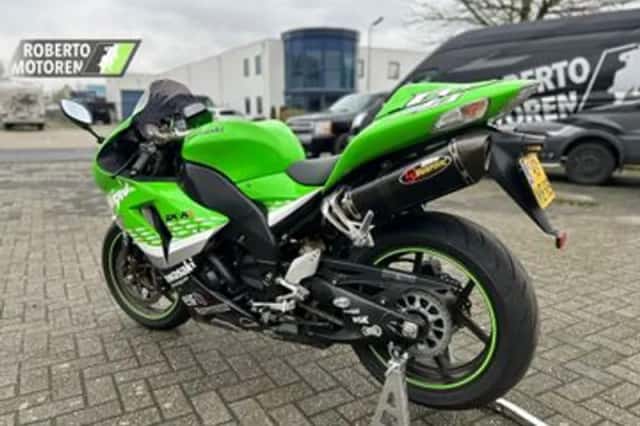 Kawasaki ZX 10R Ninja (2006) thumbnail 3