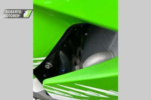 Kawasaki ZX 10R Ninja (2006) thumbnail 5