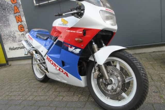 Honda VFR 400 NC24 (1988) thumbnail 3
