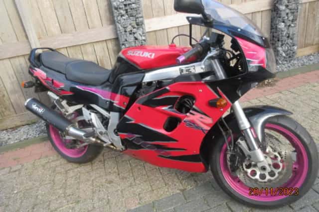 Suzuki GSX-R1100W (1995) thumbnail 1