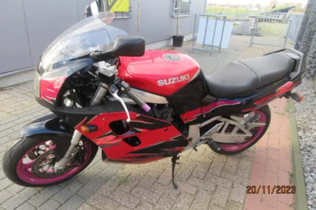 Suzuki GSX-R1100W (1995) thumbnail 3