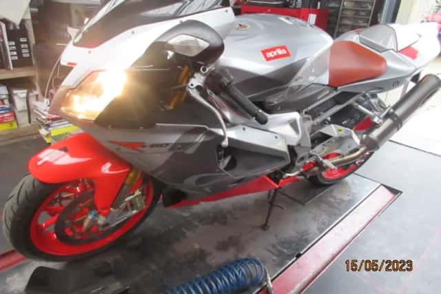 Aprilia RSV 1000 R (2007) thumbnail 3
