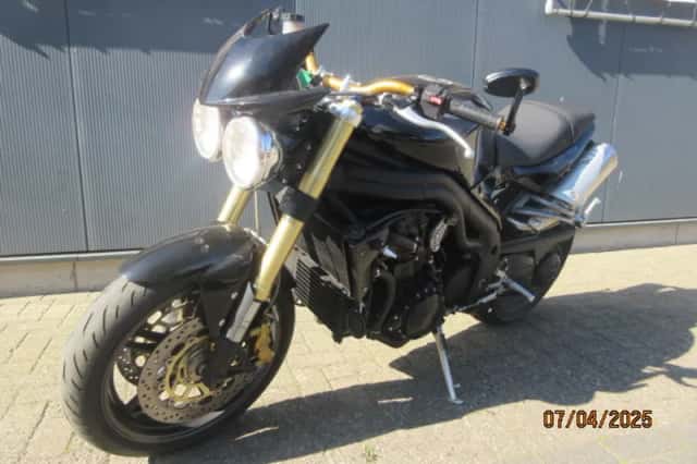 Triumph Speed Triple 1050 (2005) thumbnail 1
