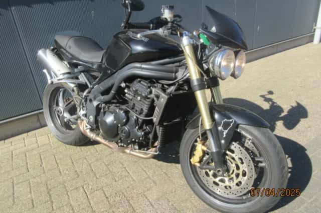 Triumph Speed Triple 1050 (2005) thumbnail 2