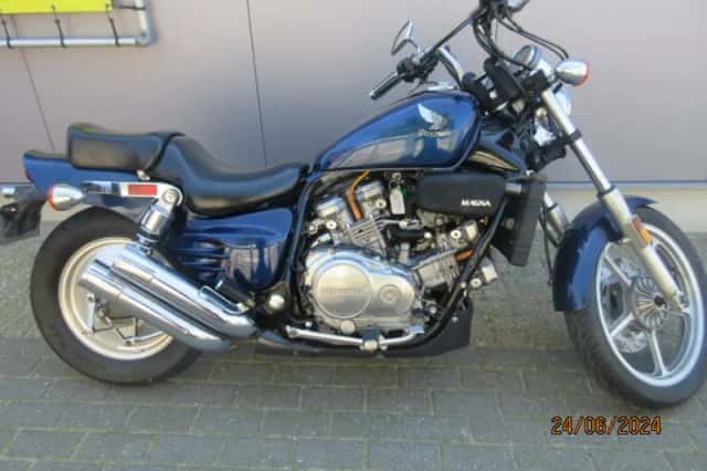 Honda Super Magna (1998) thumbnail 1