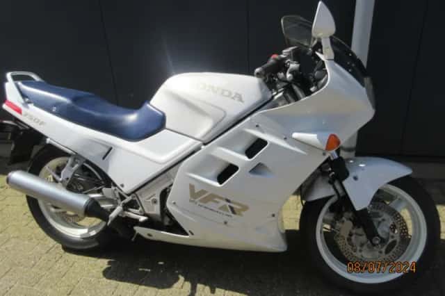 Honda VFR 750 F (1988) thumbnail 2