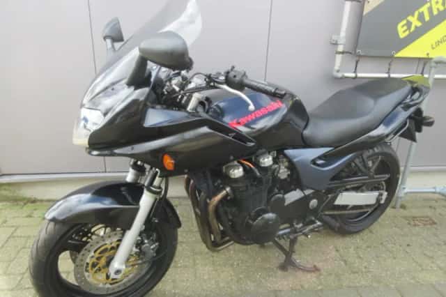 Kawasaki ZR 7S (2001) thumbnail 2