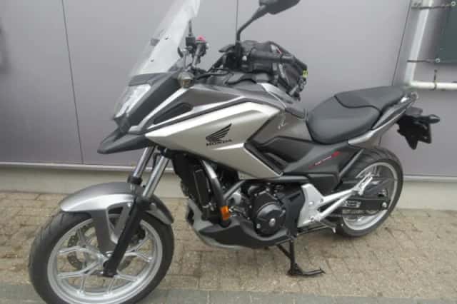 Honda NC750X (2016) thumbnail 2