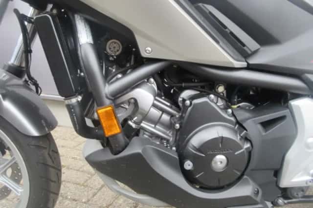 Honda NC750X (2016) thumbnail 3