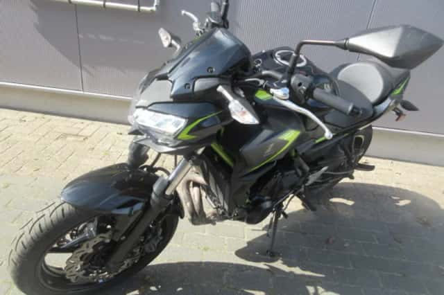 Kawasaki Z650 (2022) thumbnail 2