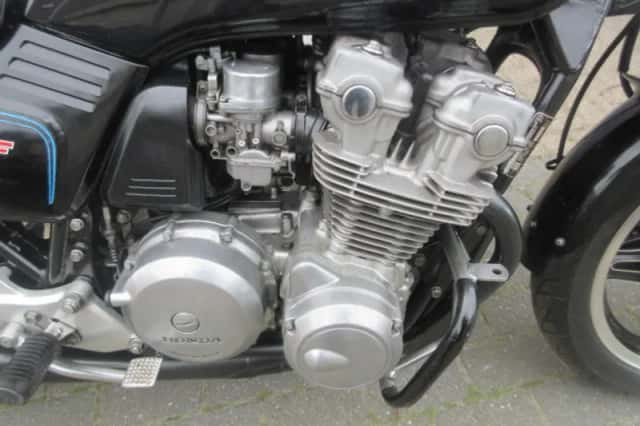Honda CB750F (1982) thumbnail 2