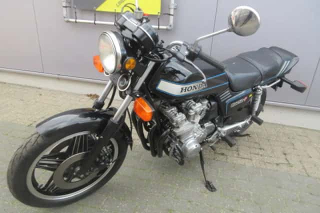 Honda CB750F (1982) thumbnail 3