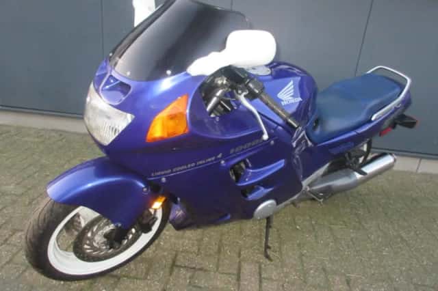 Honda CBR 1000 F (1991) thumbnail 3