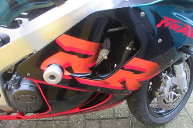 Honda CBR 900 Fireblade (1999) thumbnail 3