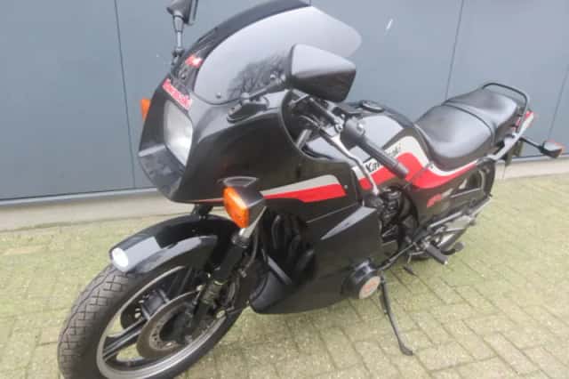 Kawasaki GPZ 750 (1987) thumbnail 1