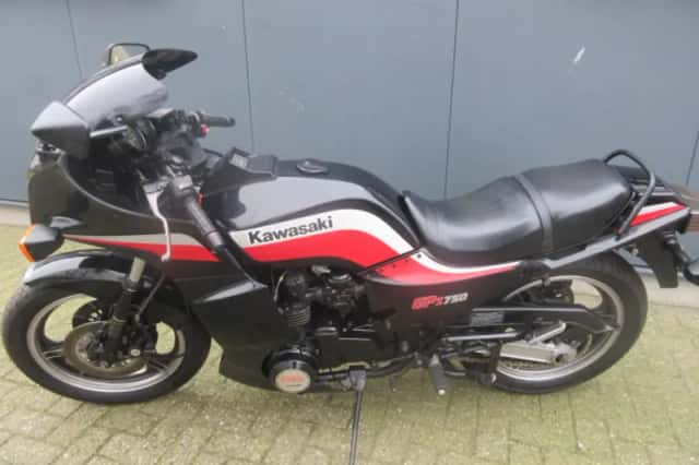 Kawasaki GPZ 750 (1987) thumbnail 2
