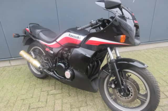 Kawasaki GPZ 750 (1987) thumbnail 3