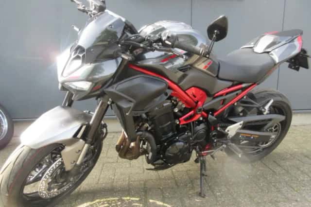 Kawasaki Z900 (2025) thumbnail 3