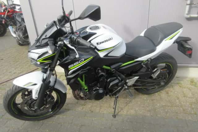 Kawasaki Z650 (2022) thumbnail 3