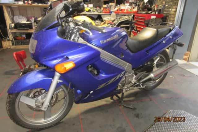Kawasaki ZZ-R 250 (2004) thumbnail 3