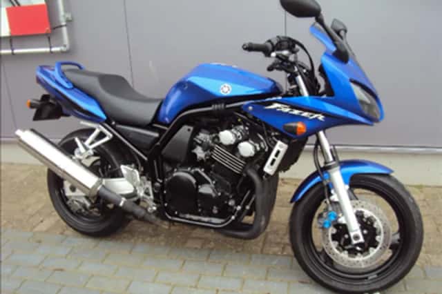 Yamaha FZS 600 Fazer (2001) thumbnail 1