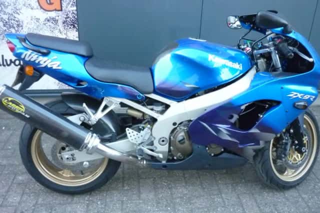 Kawasaki ZX-9R (1999) thumbnail 1
