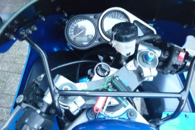 Kawasaki ZX-9R (1999) thumbnail 2