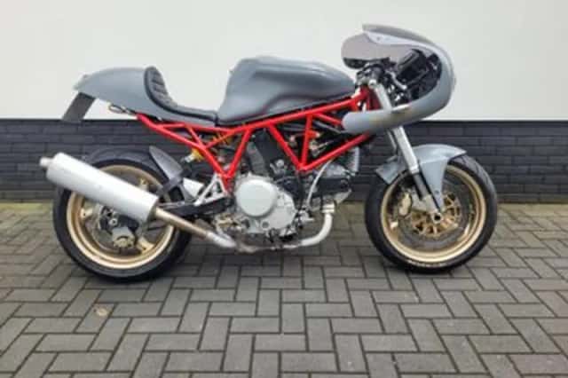 Ducati 750 SS (2001) thumbnail 1