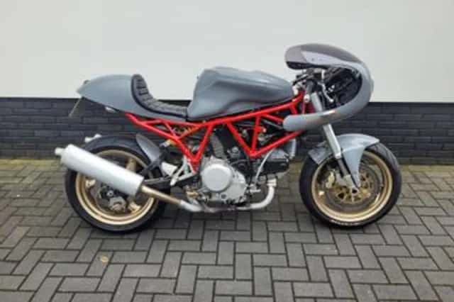 Ducati 750 SS (2001) thumbnail 2
