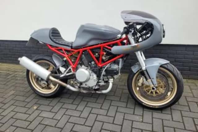 Ducati 750 SS (2001) thumbnail 3
