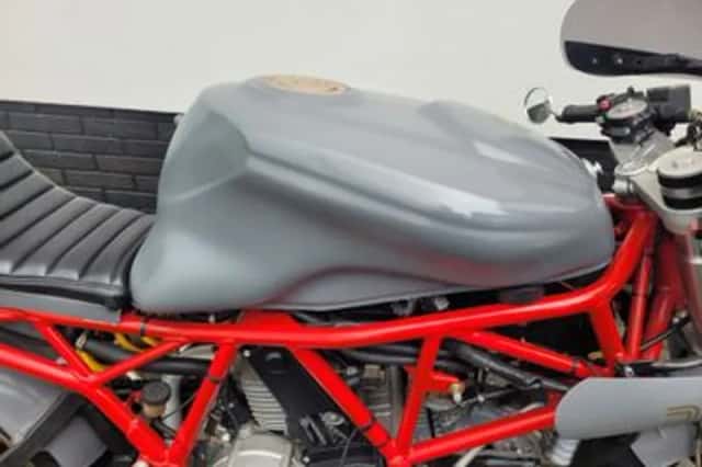 Ducati 750 SS (2001) thumbnail 4
