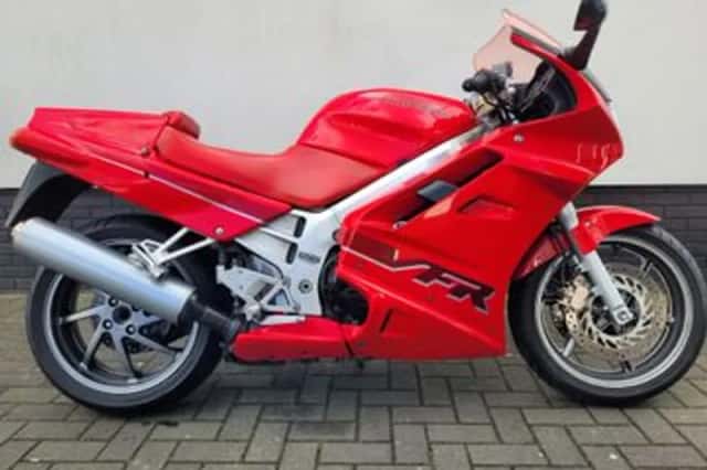 Honda VFR 750 F (1992) thumbnail 1
