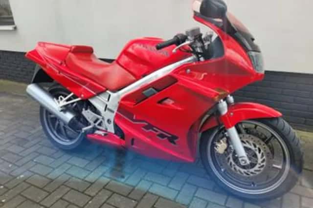 Honda VFR 750 F (1992) thumbnail 2