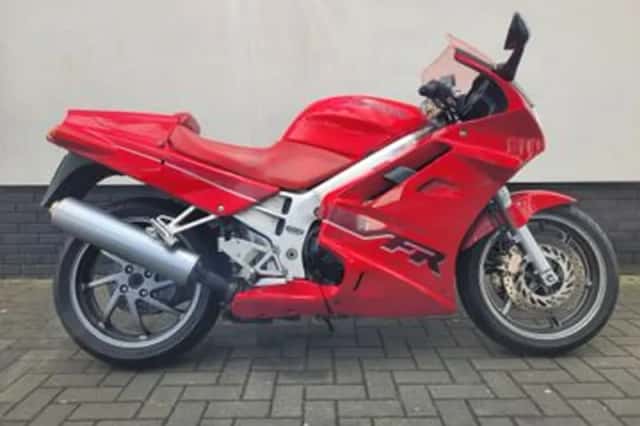 Honda VFR 750 F (1992) thumbnail 3