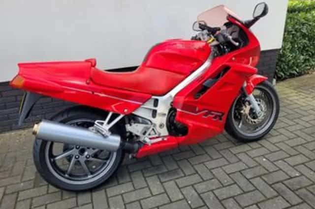 Honda VFR 750 F (1992) thumbnail 4