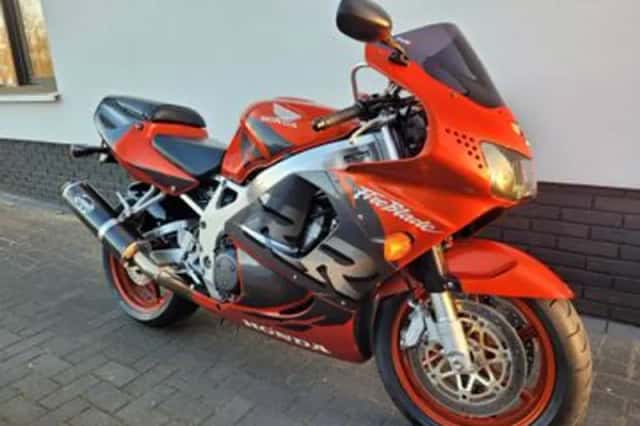 Honda CBR 900 RR Fireblade (1999) thumbnail 2