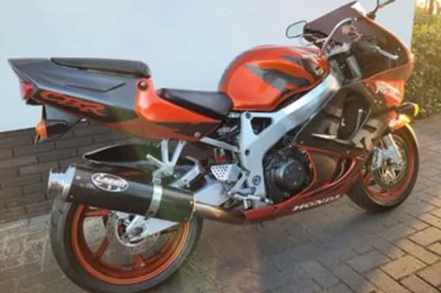 Honda CBR 900 RR Fireblade (1999) thumbnail 3
