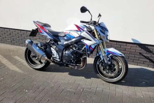 Suzuki GSR750 (2012) thumbnail 4
