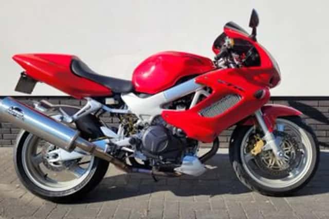 Honda VTR 1000 F Firestorm (2002) thumbnail 1