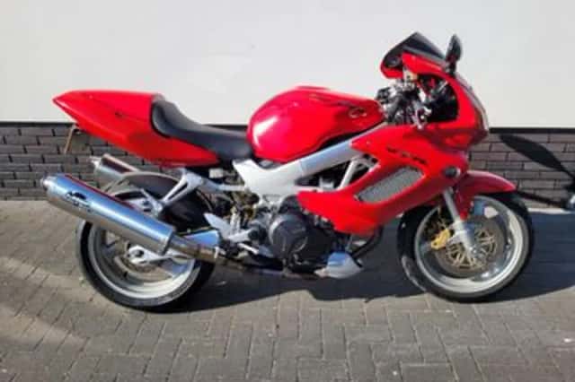 Honda VTR 1000 F Firestorm (2002) thumbnail 2