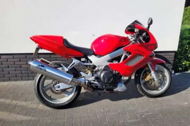 Honda VTR 1000 F Firestorm (2002) thumbnail 4