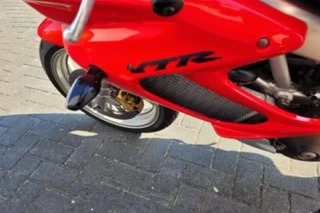 Honda VTR 1000 F Firestorm (2002) thumbnail 6