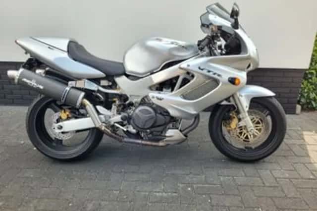 Honda VTR 1000 Firestorm -Remus -nette (1999) thumbnail 1
