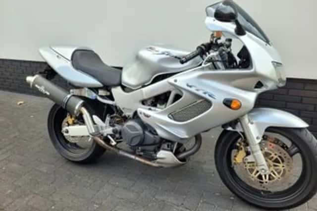 Honda VTR 1000 Firestorm -Remus -nette (1999) thumbnail 2