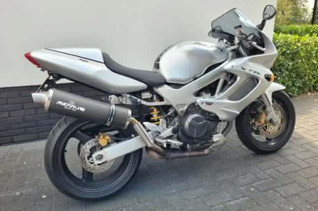 Honda VTR 1000 Firestorm -Remus -nette (1999) thumbnail 3