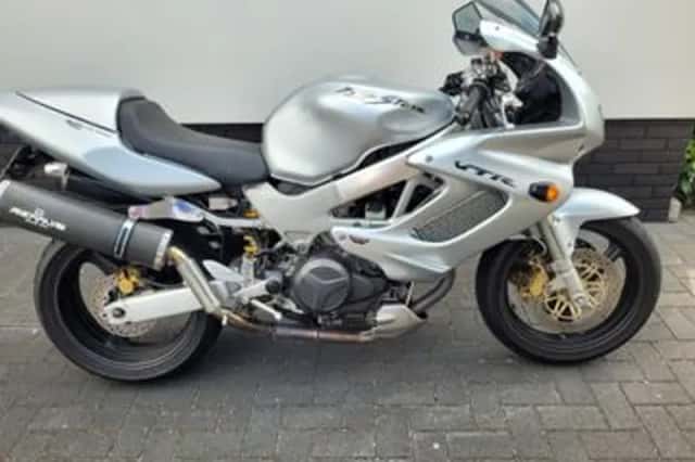 Honda VTR 1000 Firestorm -Remus -nette (1999) thumbnail 4