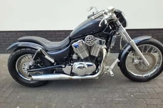 Suzuki VS 1400 Intruder (1990) thumbnail 2