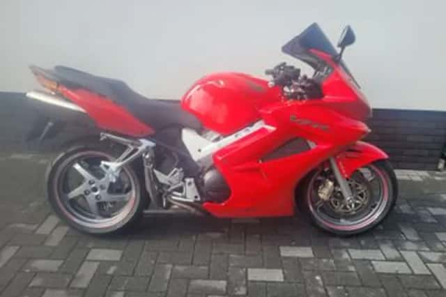 Honda VFR 800 FI (2005) thumbnail 2